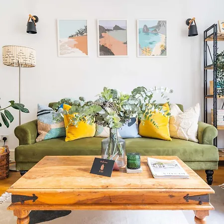Charming Garden Flat With A Free Parking