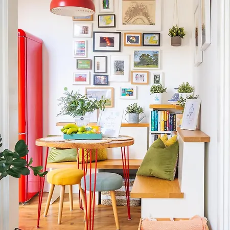 Charming Garden Flat With A Free Parking Apartment