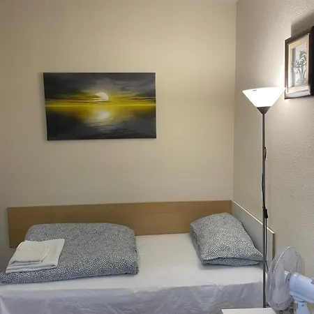 Single - Kings Cross, Female Only,, Homestay