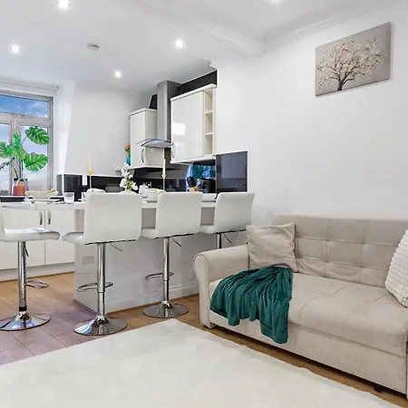 The High Street Kensington Boutique Apartment *