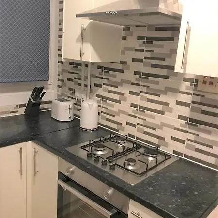 Lovely 2 Bedroom Close To Plaistow Station Apartment
