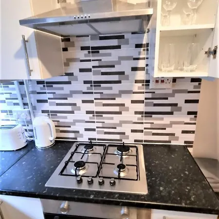 Lovely 2 Bedroom Close To Plaistow Station