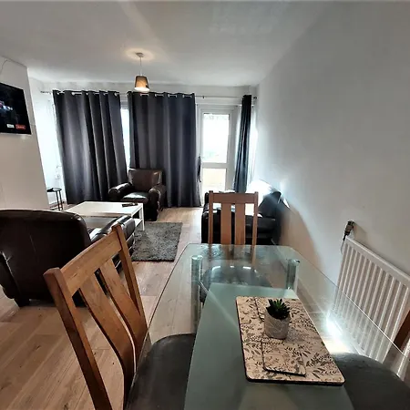 Lovely 2 Bedroom Close To Plaistow Station *
