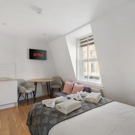 Hafh In Paddington - Double 3 *