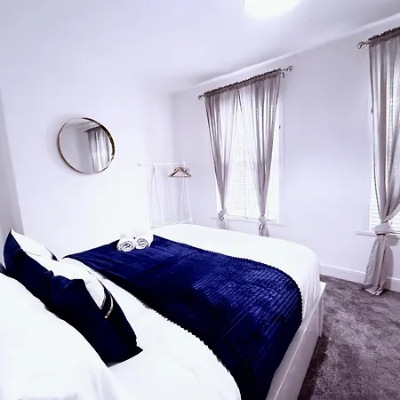 Spacious 3 Bedroom House Near London, O2, Excel, Stratford, Tube Station & Parking Available London