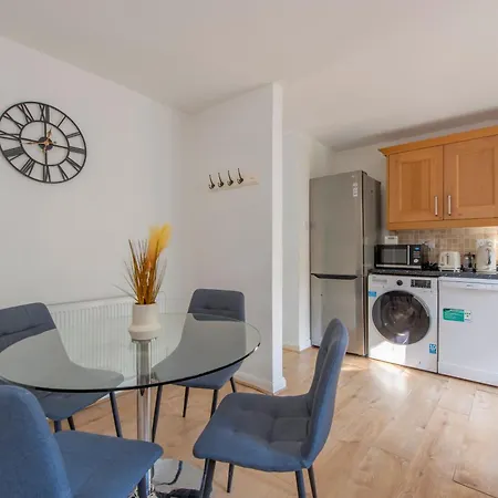 Brilliant Bromley, Spacious, Garden, Free Parking Apartment Bromley