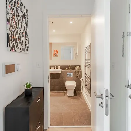 Apartment High-Spec Apartment- Prime East London - Near O2 Arena *