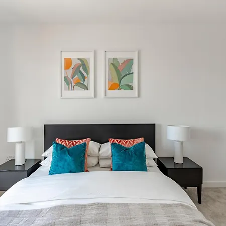 High-Spec Apartment- Prime East London - Near O2 Arena
