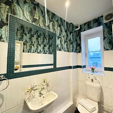 Comfortable Family Near Eye Daire Londra