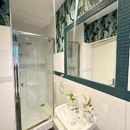Daire Comfortable Family Near Eye Londra