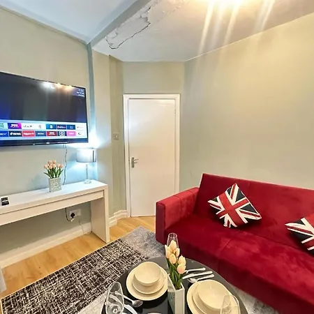 Daire Comfortable Family Near Eye Londra