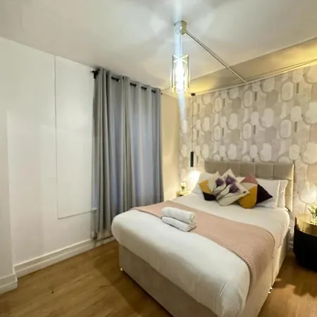 Comfortable Family Near Eye Daire Londra