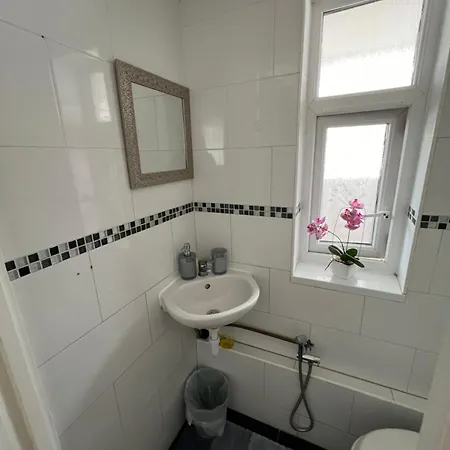 Spacious For Rent 10 Min From Tower Bridge London