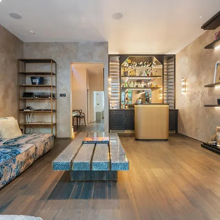 Elegant 4-br House With Garden London