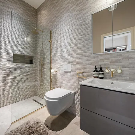 Elegant 4-br House With Garden Apartment London