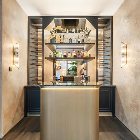 Apartment Elegant 4-br House With Garden