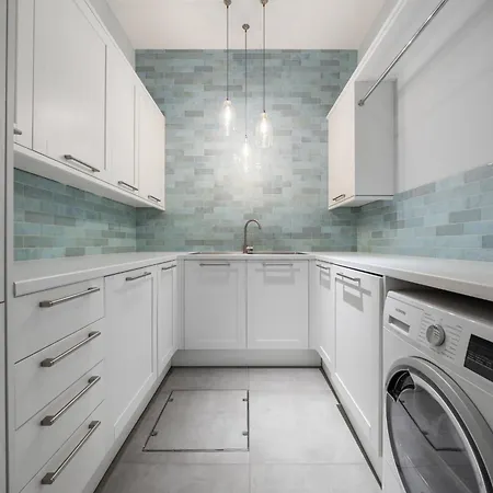 Apartment Elegant 4-br House With Garden London