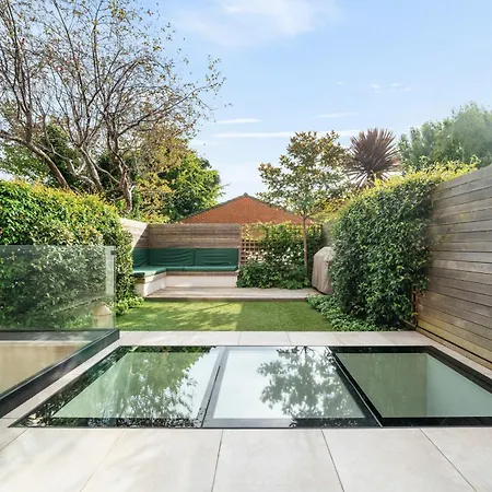 Elegant 4-br House With Garden Apartment *