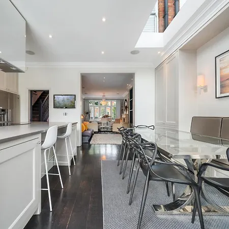 Apartment Elegant 4-br House With Garden *