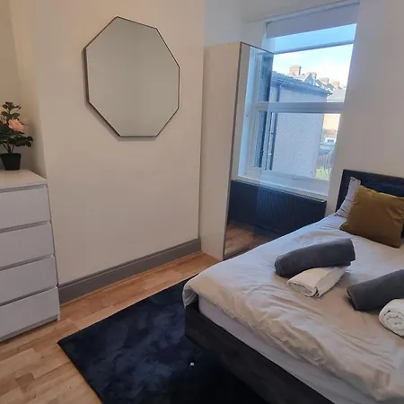 Garden View Double Room, 20 Mins To London, 1gb Internet Homestay