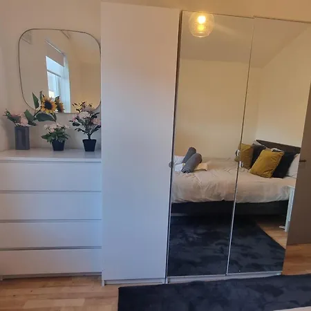 Homestay Garden View Double Room, 20 Mins To London, 1gb Internet *