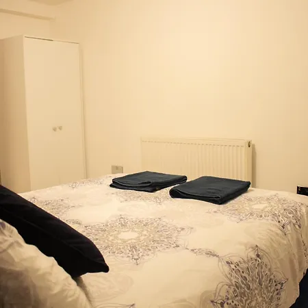 Spacious 2 Bedroom In Woolwich 15 Minutes To 02 Apartment