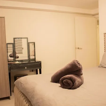 Spacious 2 Bedroom In Woolwich 15 Minutes To 02 Apartment