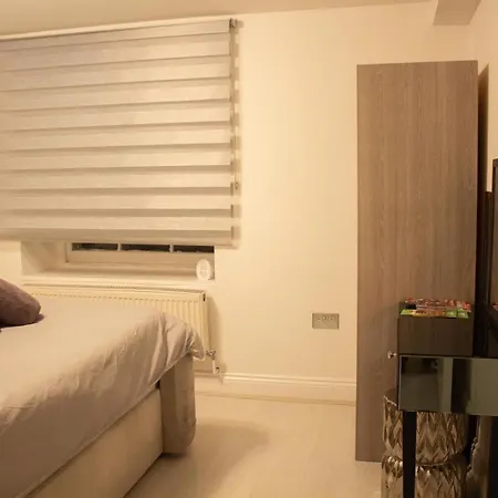 Spacious 2 Bedroom In Woolwich 15 Minutes To 02 *