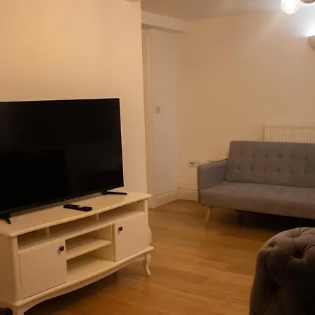 Spacious 2 Bedroom In Woolwich 15 Minutes To 02 London
