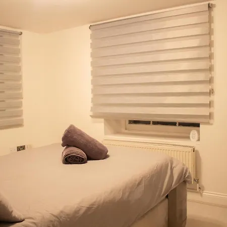 Spacious 2 Bedroom In Woolwich 15 Minutes To 02 *