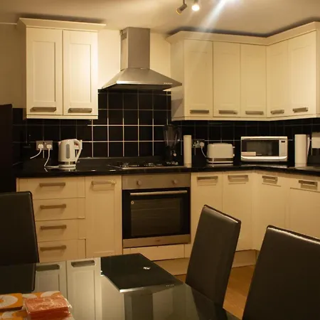 Spacious 2 Bedroom In Woolwich 15 Minutes To 02 Apartment