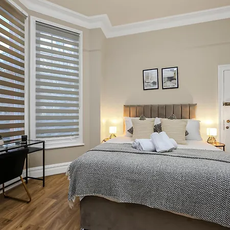 Apartment Cozy Sunlit With Kitchenette