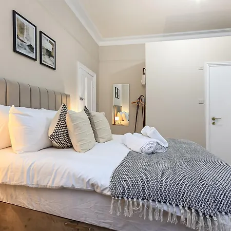 Cozy Sunlit With Kitchenette * London