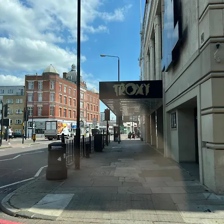 Guest house Spacious For Rent 10 Min From Tower Bridge