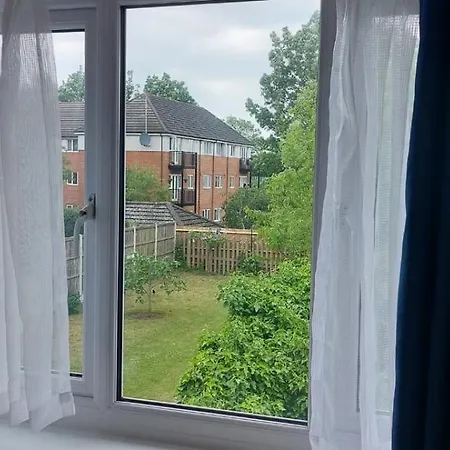 London Travellers - Romford, Hornchurch, Gidea Park To Heathrow Via Elizabeth Line Homestay Harold Wood