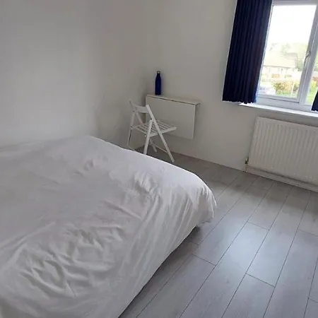 London Travellers - Romford, Hornchurch, Gidea Park To Heathrow Via Elizabeth Line Homestay *
