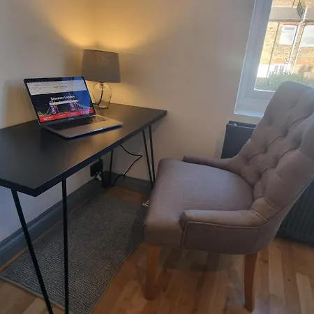 Homestay Garden View Double Room, 20 Mins To London, 1gb Internet