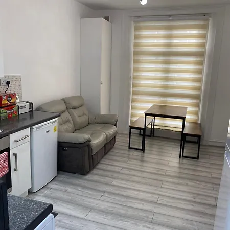 Flat Next To Westfield Shopping Centre * 伦敦