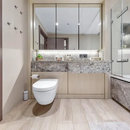 Bright Balcony Retreat Hammersmith Apartment *