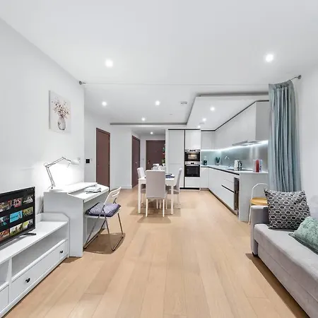 Bright Balcony Retreat Hammersmith Apartment London