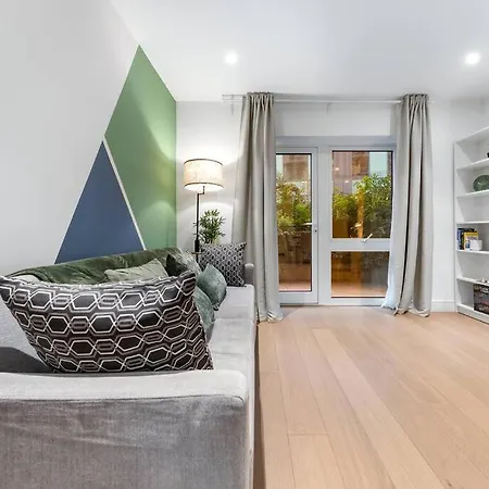 Apartment Bright Balcony Retreat Hammersmith