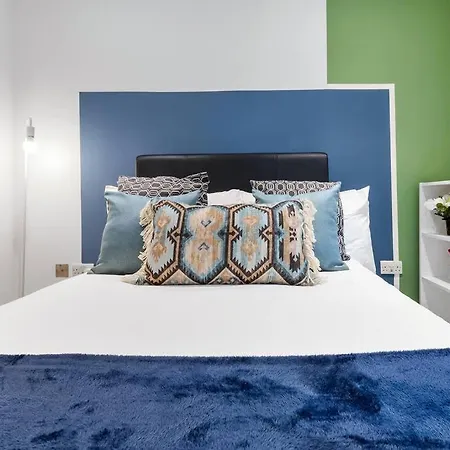 Bright Balcony Retreat Hammersmith Apartment London