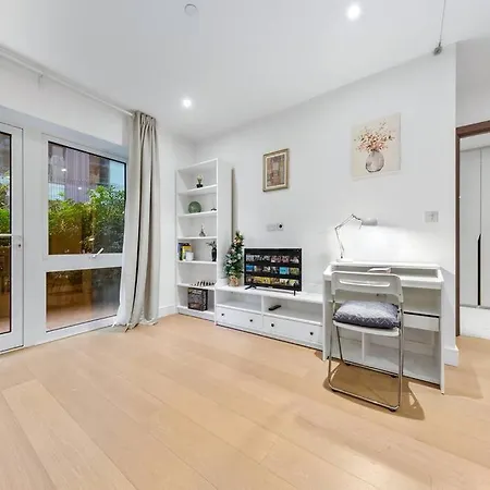 Bright Balcony Retreat Hammersmith Apartment London