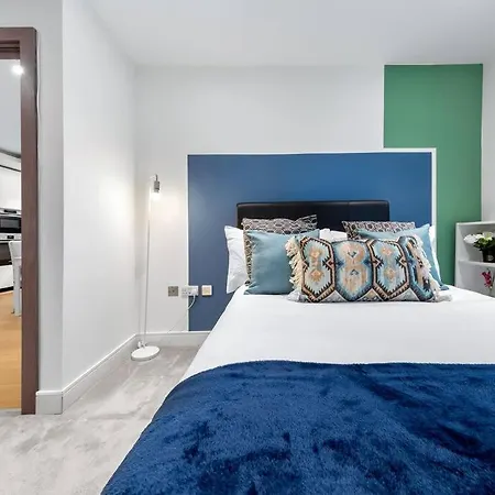 Bright Balcony Retreat Hammersmith Apartment *