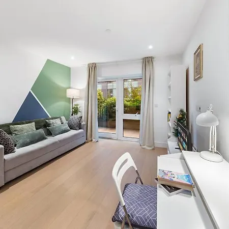 Bright Balcony Retreat Hammersmith London