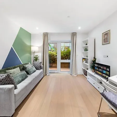 Bright Balcony Retreat Hammersmith Apartment London