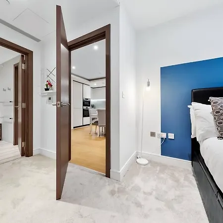 Bright Balcony Retreat Hammersmith Apartment