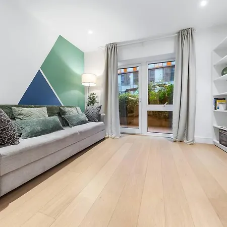 Bright Balcony Retreat Hammersmith Apartment *