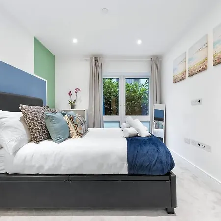 Bright Balcony Retreat Hammersmith Apartment *
