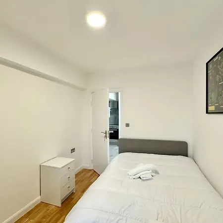 Apartment 2-bedroom Flat Near Euston Station, *